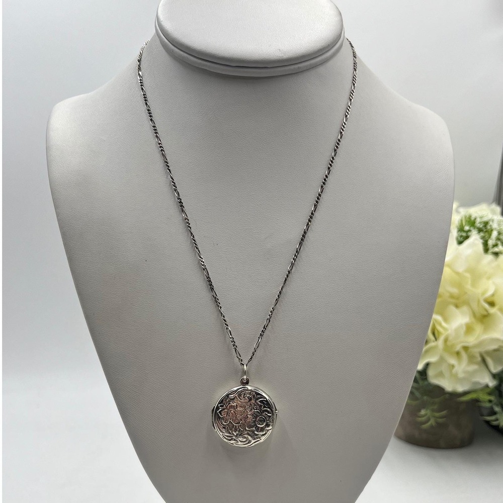 Vintage‎ Sterling Silver Engraved Round Locket Pendant and Necklace